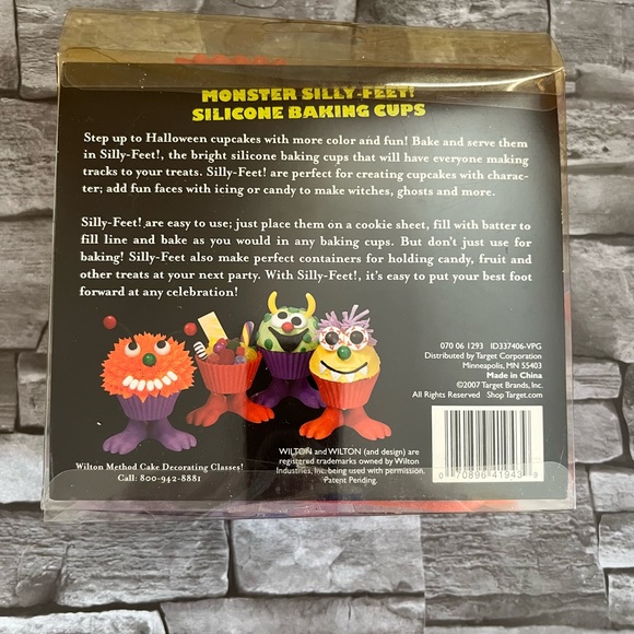 Wilton Monster Silly Feet Silicone Baking Cups NIB - Picture 2 of 3